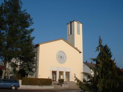 Bild "Kirche:Kirche_von_vorne.jpg"